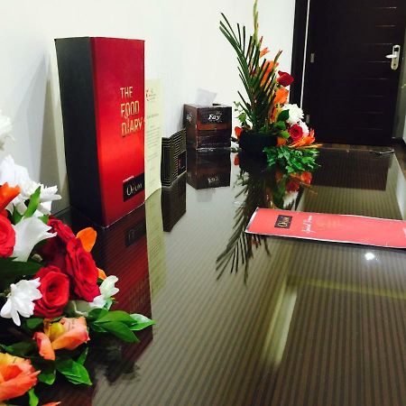 Royaute Luxury Suites And Hotel Gulberg Лахор Экстерьер фото