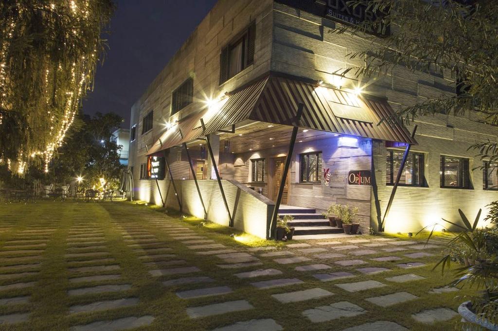 Royaute Luxury Suites And Hotel Gulberg Лахор Экстерьер фото