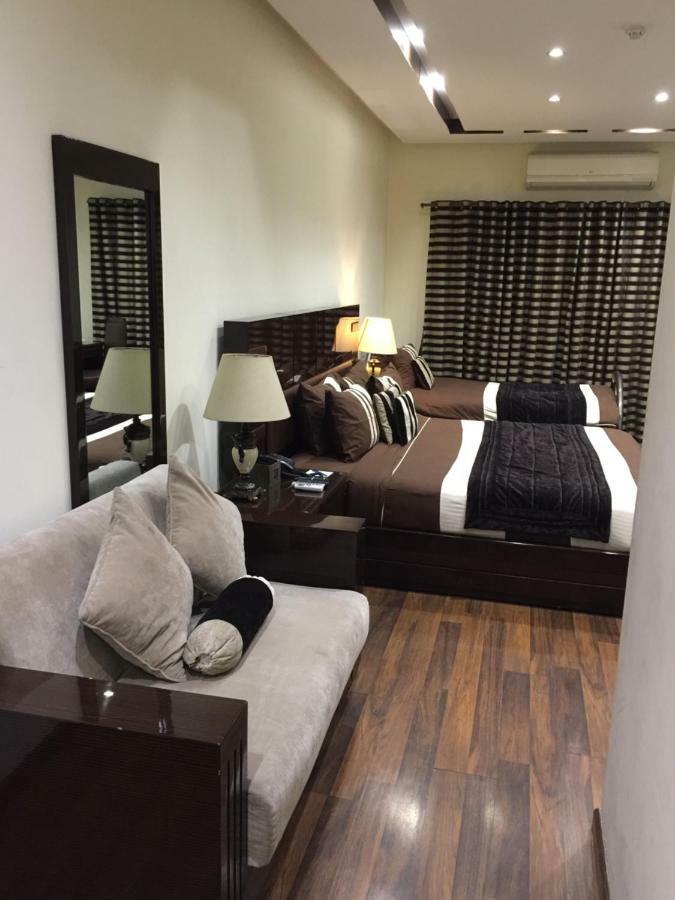 Royaute Luxury Suites And Hotel Gulberg Лахор Экстерьер фото