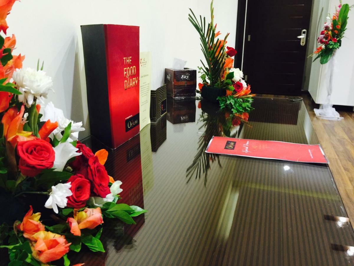 Royaute Luxury Suites And Hotel Gulberg Лахор Экстерьер фото